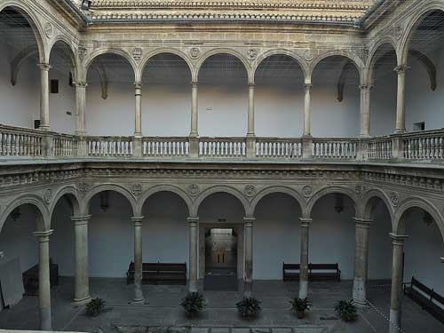 Patio de la Capilla del Hospital Real